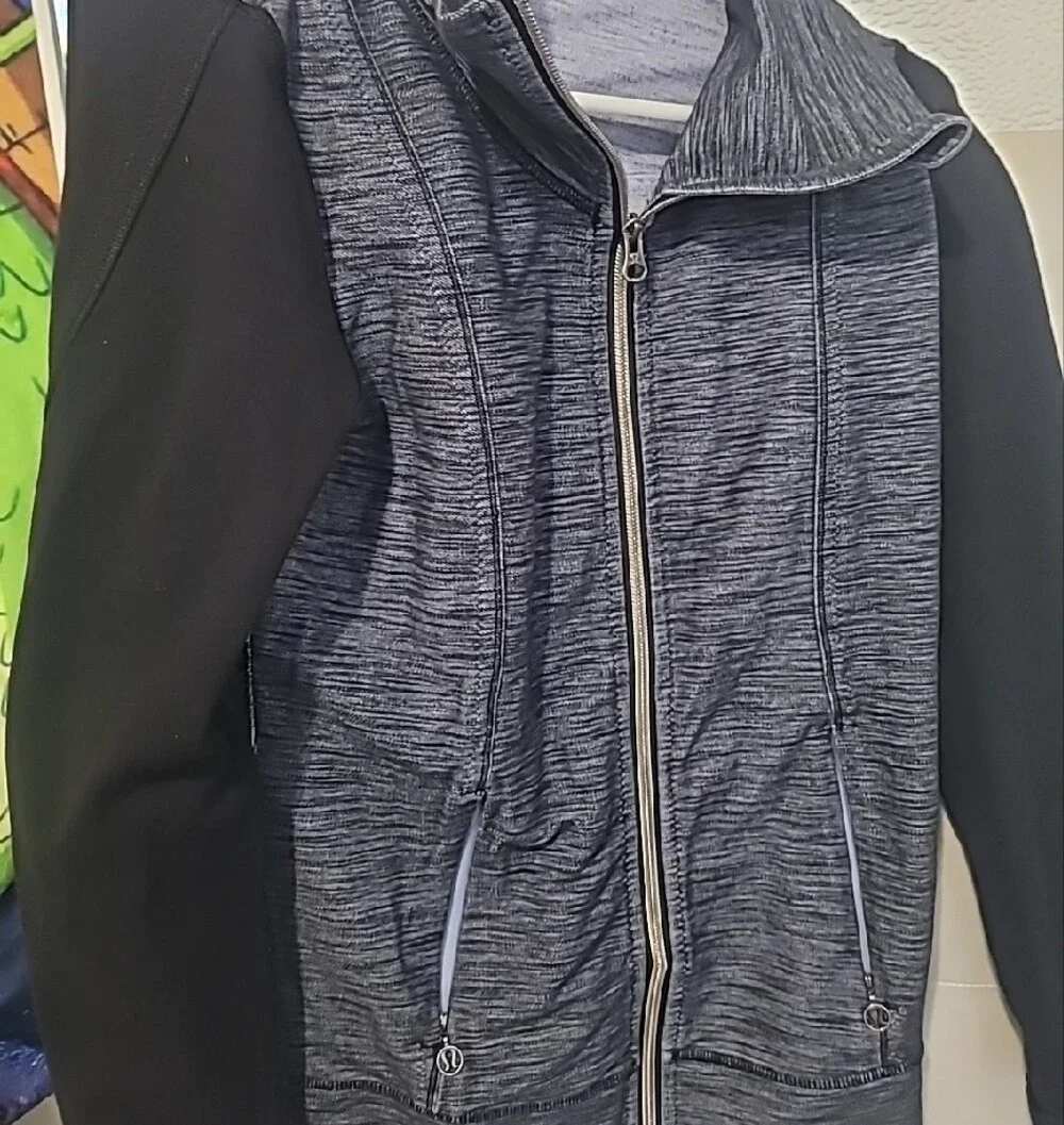 lululemon 💎athletica Heathered Slate Body with Black Sleeves Zip Jacket